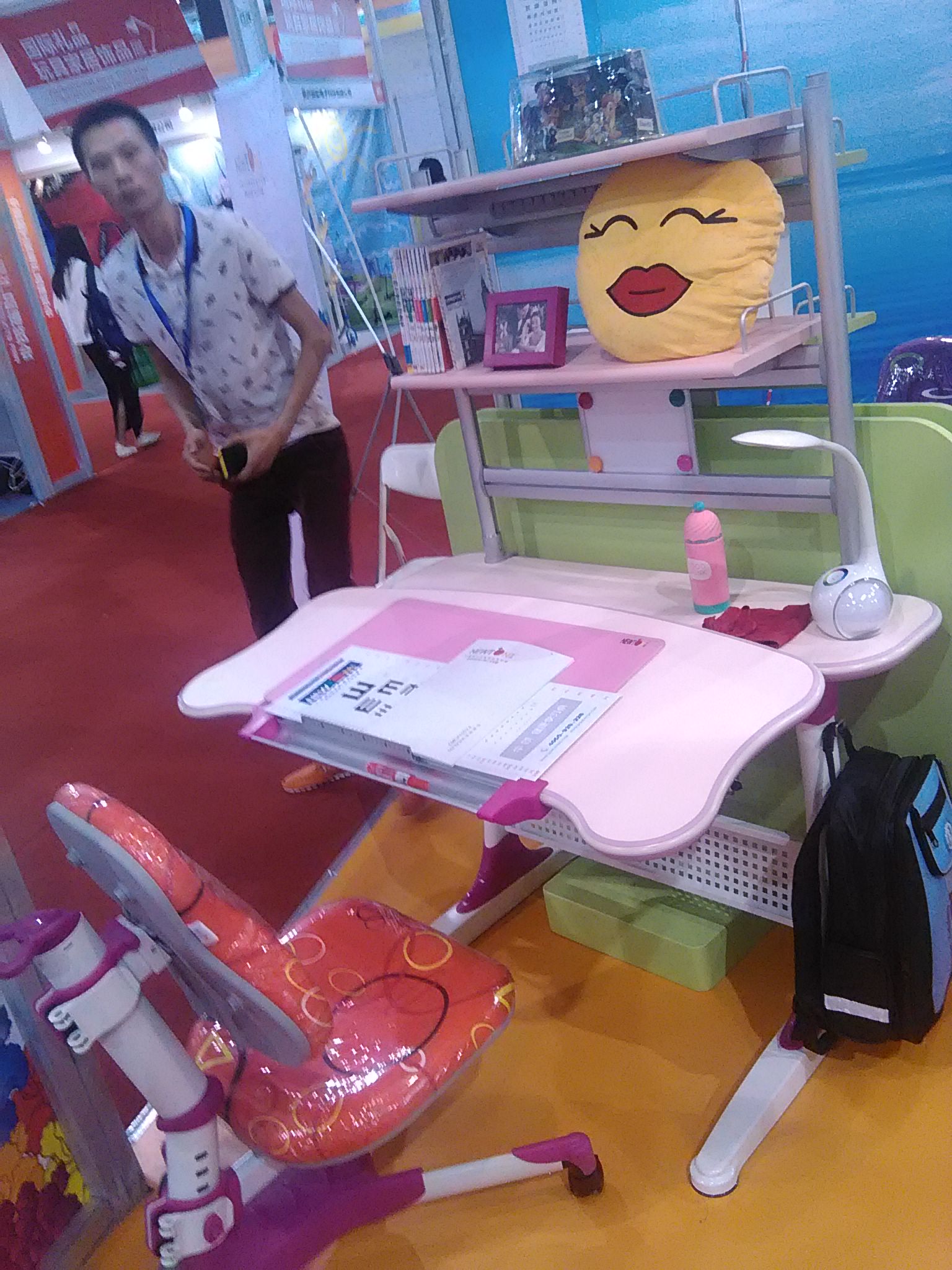 东莞吸塑厂家提供童桌面板吸塑定制