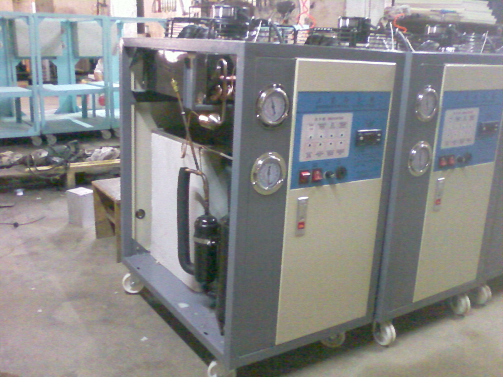 供应佛山冷水机生产厂家 水冷式冷水机供应商 螺杆冷水机组安装