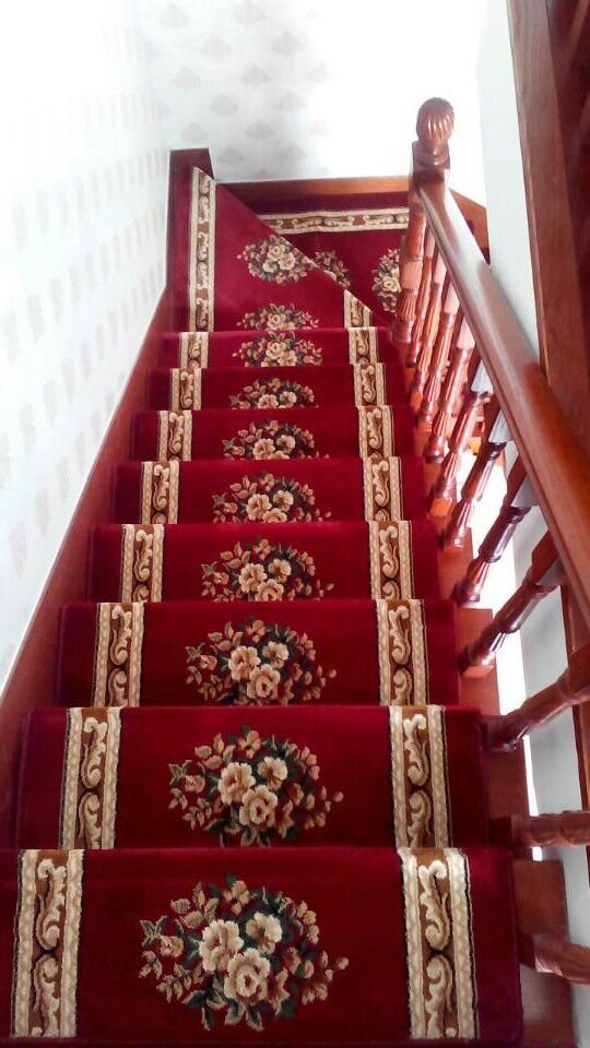 供应用于旋转楼梯|别墅楼梯|酒店楼梯的青岛楼梯地毯 定做青岛楼梯地毯踏步 青岛楼梯地毯加工 青岛楼梯地毯定制图片
