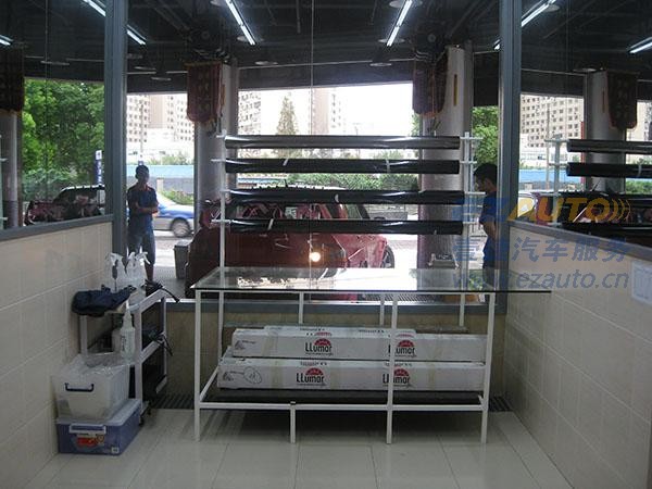 上海龙膜汽车贴膜需要多少钱？全车玻璃贴膜有必要吗？