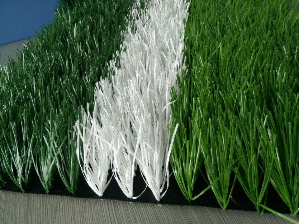 供应青岛厂家直销足球场专用人造草坪