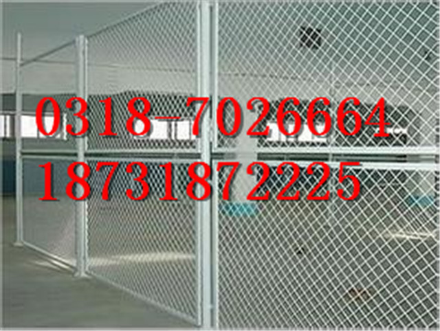 供应钢板网隔离栅/钢板网护栏/浸塑护栏网