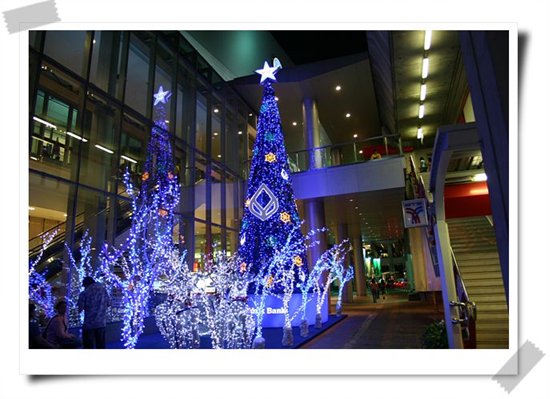 供应用于装饰的新款造型圣诞树 3米 10米 20米圣诞树可来电定做图片