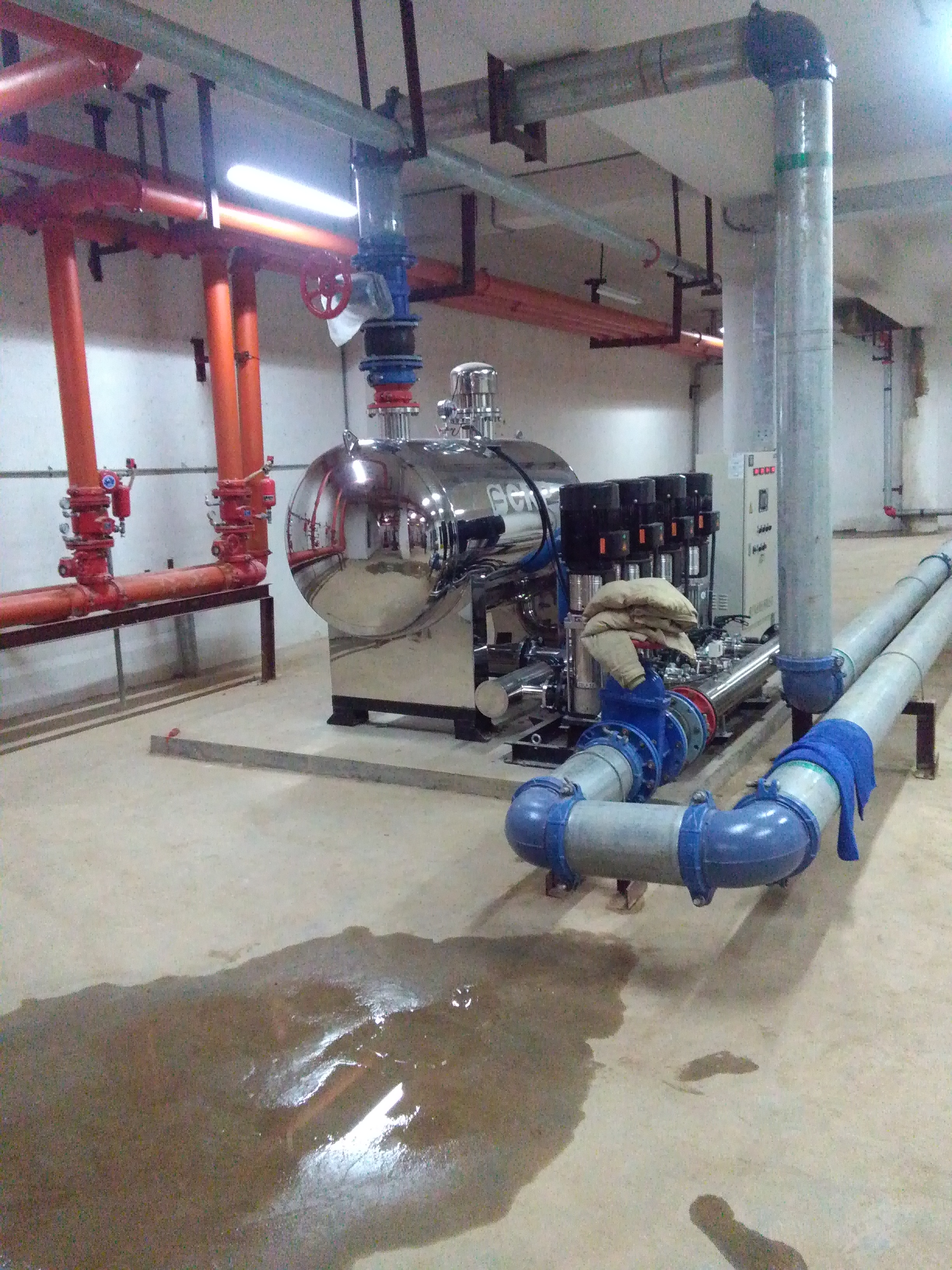 供应用于生活供水的杭州南方变频供水泵机组维修保养图片
