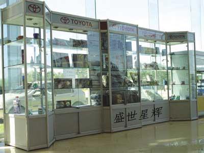 供应北京钛合金展示柜 木质展示柜 精品店展柜