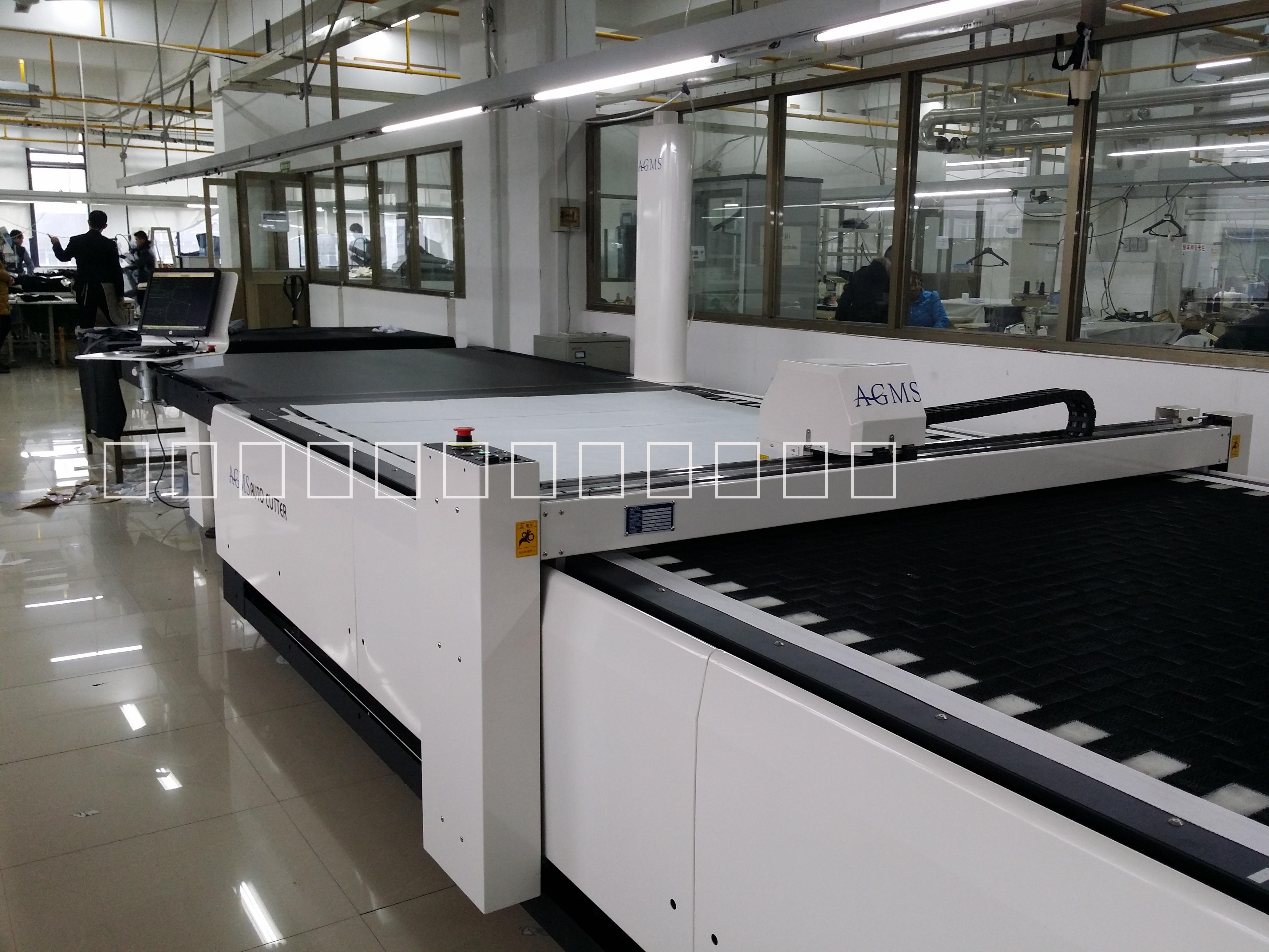 供应用于服装行业的杭州自动裁床机图片