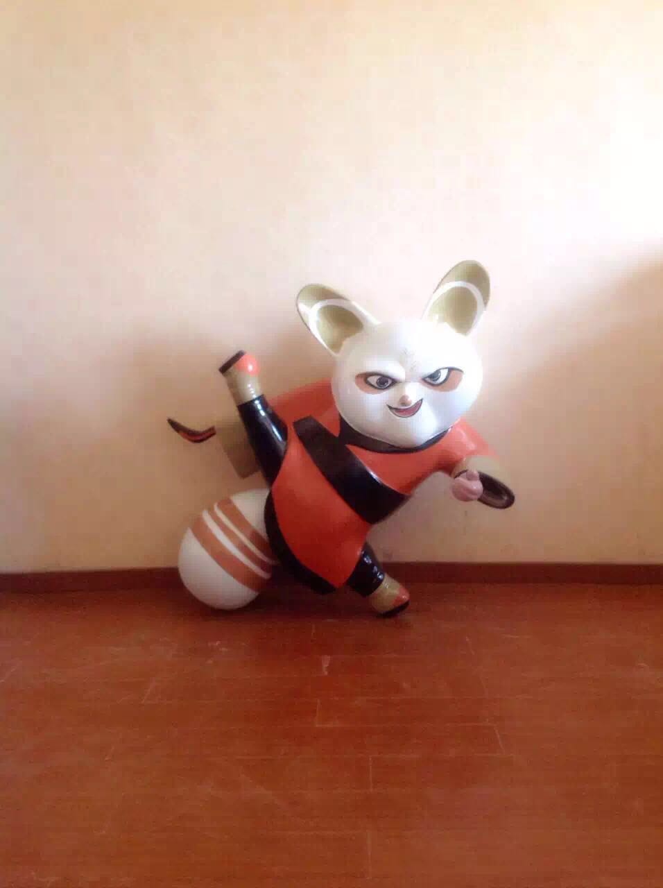 江门麦兜猪加菲猫雕塑美陈布展卡通批发