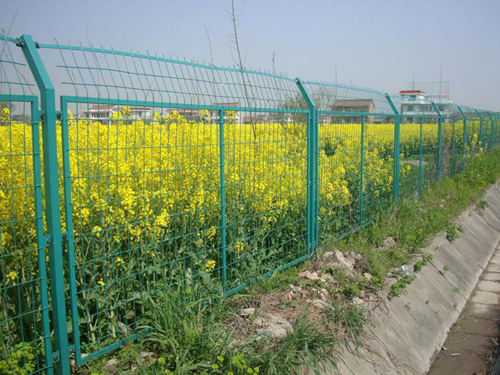 供应厂区框架护栏网 养殖业边框防护网