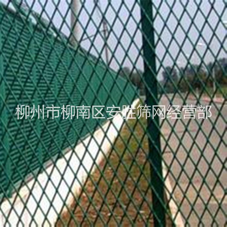 供应广西钢板网厂家 轻轨工程防护网 耐酸碱不锈钢网 定做重型钢板网图片