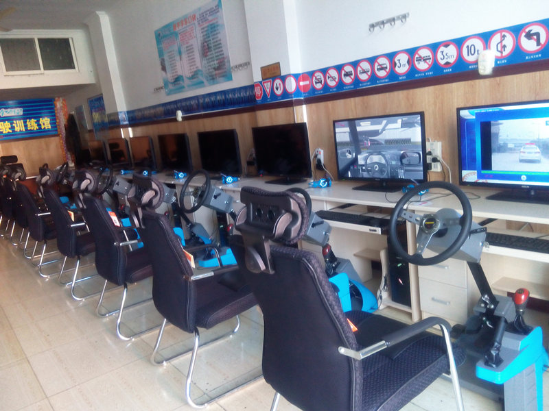 广州市驾驶模拟器 驾校应该怎么购买厂家供应驾驶模拟器 驾校应该怎么购买