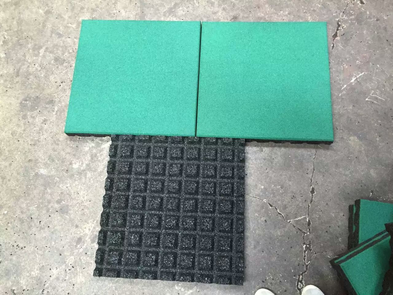 新疆乌鲁木齐橡胶地垫批发零售室内塑胶地板幼儿园塑胶地板pvc地板图片