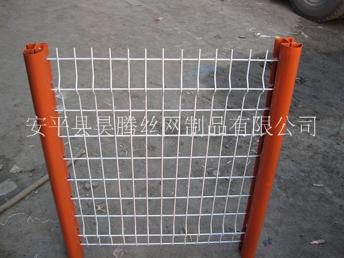 安平昊腾供应桃型柱护栏网 高档小区围栏 可定制图片