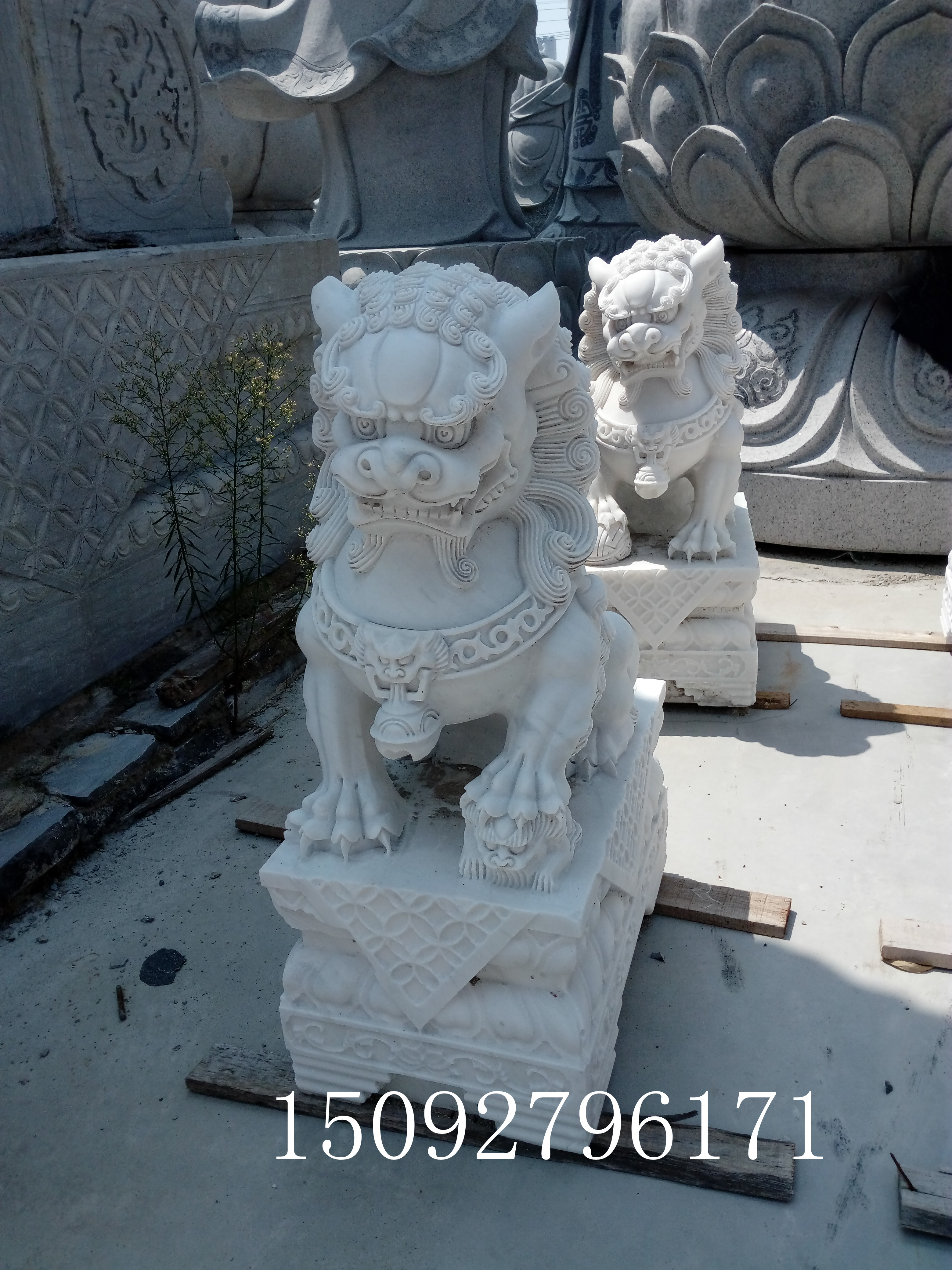 石雕狮子，石狮子，传统狮子。石雕狮子，石狮子，传统狮子。北京狮子，精雕蹲式石狮子，石雕厂家长期供应各种样式石狮。
