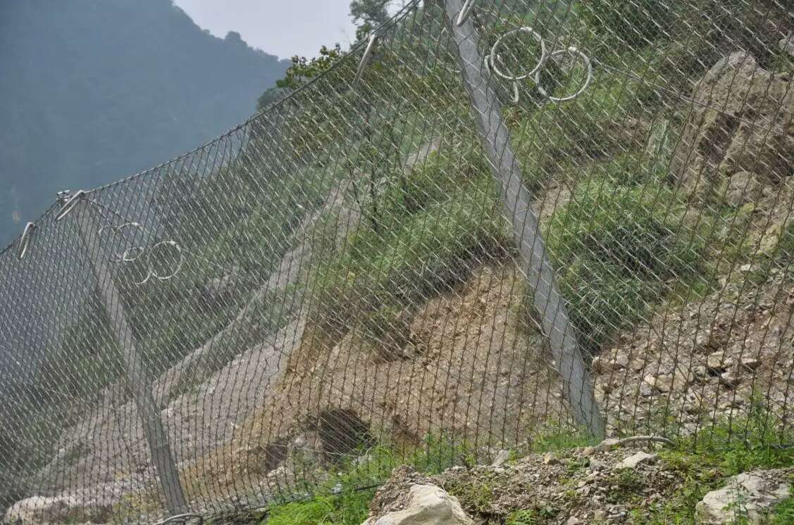钢丝绳网，北京边坡防护网厂家直销 北京边坡钢丝绳网图片