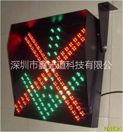 供应600600mm红叉绿箭二合一方形车道指示信号灯(单面,像素筒,四红三绿)图片
