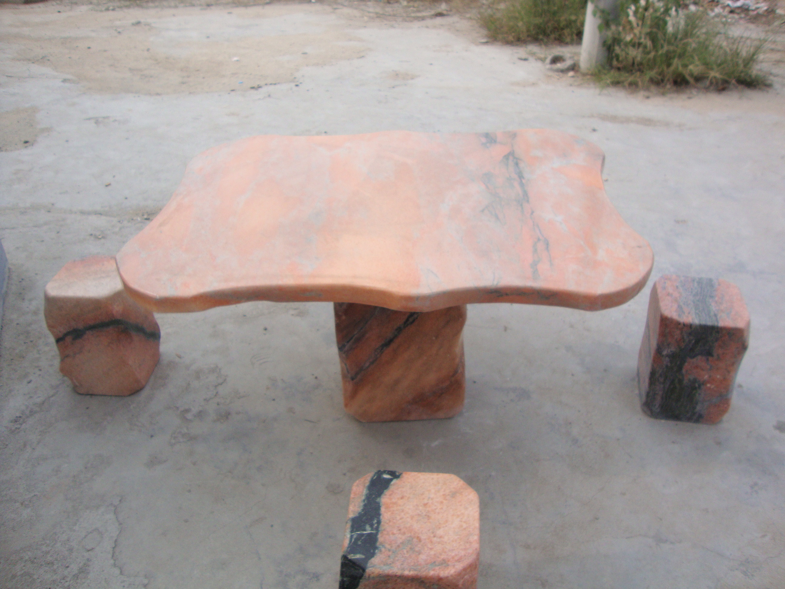 厂家批发庭院石桌石凳 庭院桌椅凳 置景的一大亮点图片