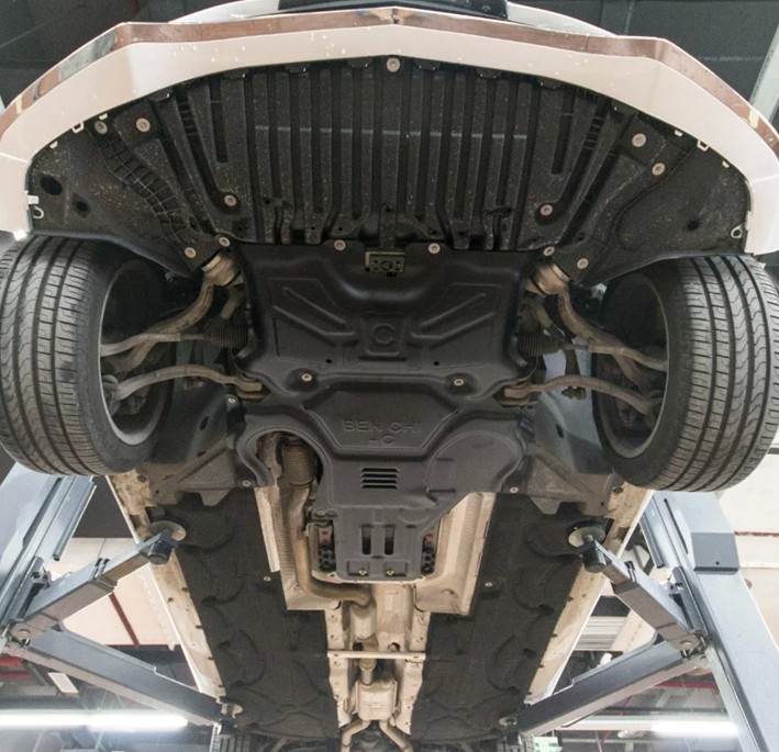 奔驰E320/E320L发动机护板3D全包围型钛镁合金材质