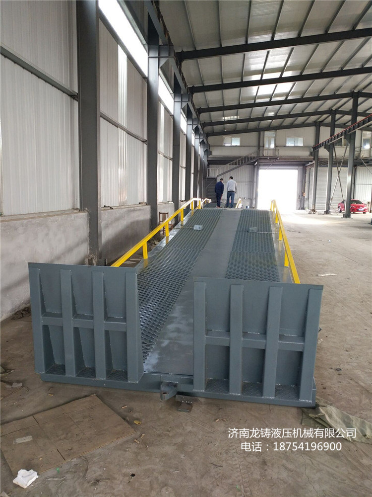 滁州装卸平台调节板货柜装卸登车桥8/10/15吨翻转卸货平台可移动式装车登车桥