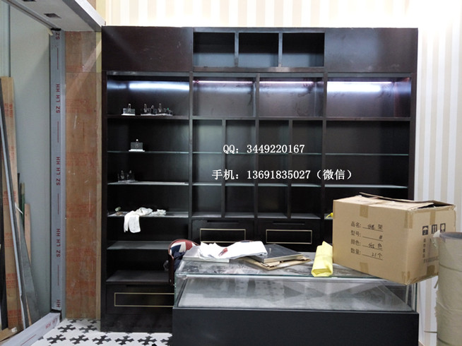深圳2016新款设计厂家直销服装展柜