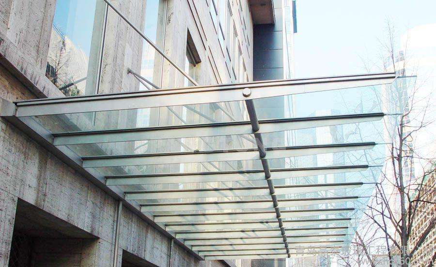 广东钢结构玻璃雨棚制作安装，广东玻璃雨棚专业施工，