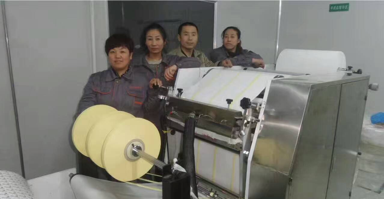 北京阳光宜康机械设备，在海拔36 膏药涂布机在海拔3650米正常运 膏药机在海拔3650米正常运转