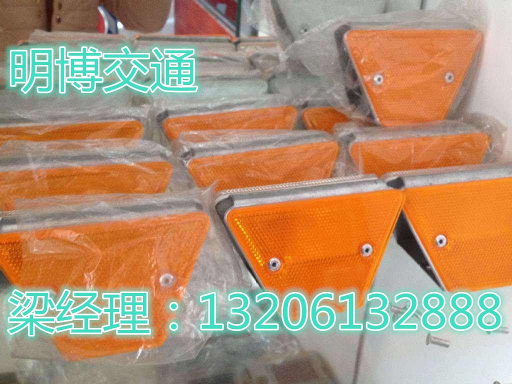 重庆波形防护栏轮廓标生产厂家