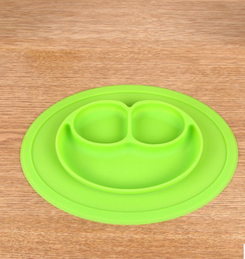 厂家直销硅胶一体式笑脸餐垫婴幼儿餐盘分格餐盘