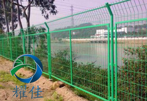 边框护栏(广东专业做围栏网 安装技术 带边框护栏
