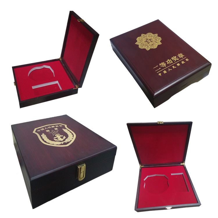 木质包装盒厂家定做勋章纪念品展示包装烤漆仿红木盒  勋章纪念币盒图片