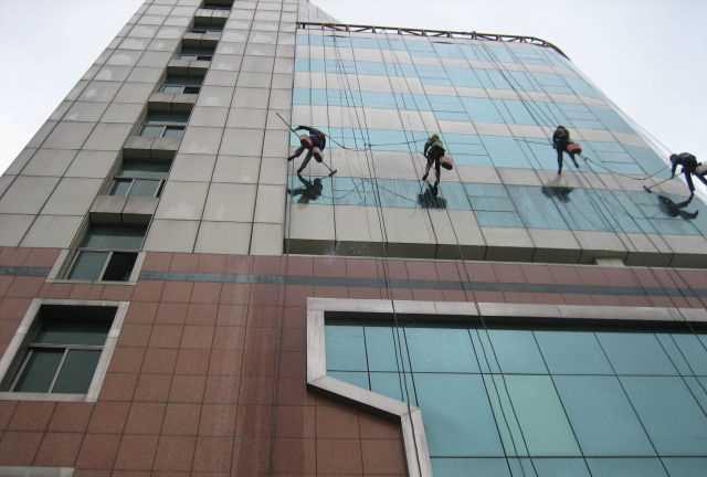 泰安市高新区玻璃外墙清洗公司厂家