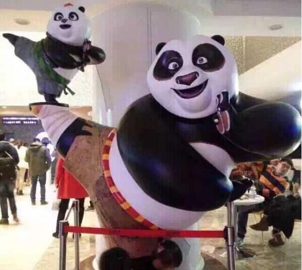 熊猫雕塑 户外功夫熊猫雕塑摆件 玻璃钢熊猫雕塑 大型熊雕塑订做 卡通熊猫雕塑 城市公园广场门口摆件 仿真熊猫制作