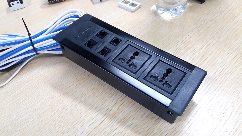供应多功能线盒桌面插座双口网络办公台面插座USB充电模块