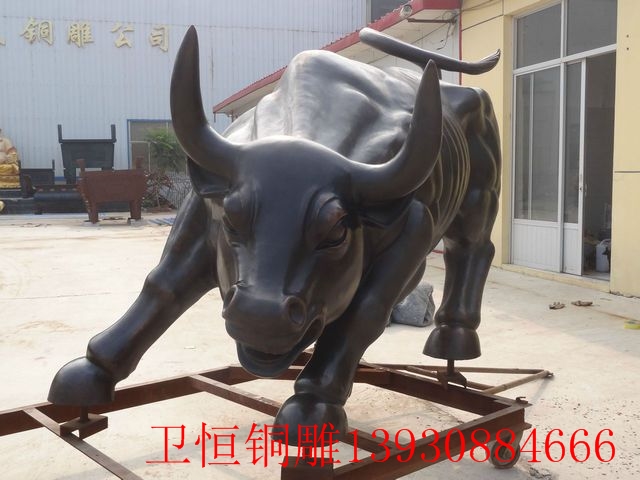 铸造大型铜牛雕塑厂家铸造大型铜牛雕塑厂家 哪里可以定做大型铜牛雕塑 华尔街铜牛雕塑摆件