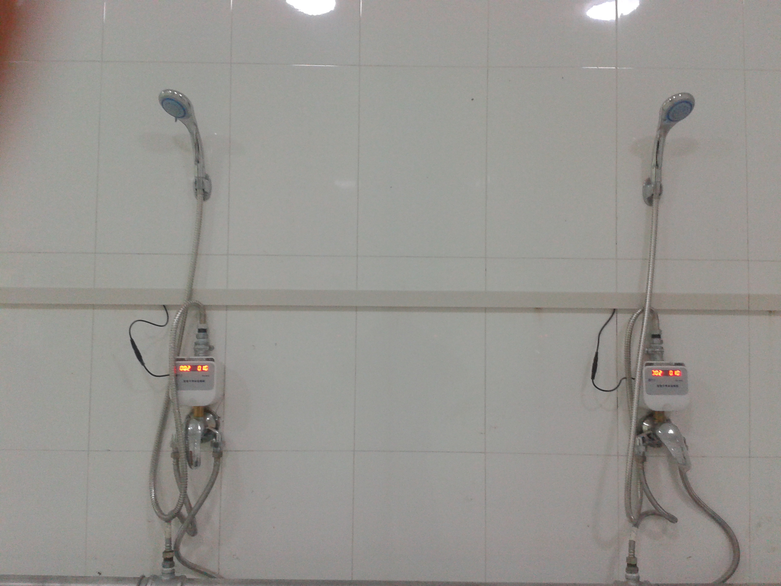 太阳能浴室刷卡节水控制器太阳能热泵洗澡刷卡工地工人淋浴刷卡用水计量