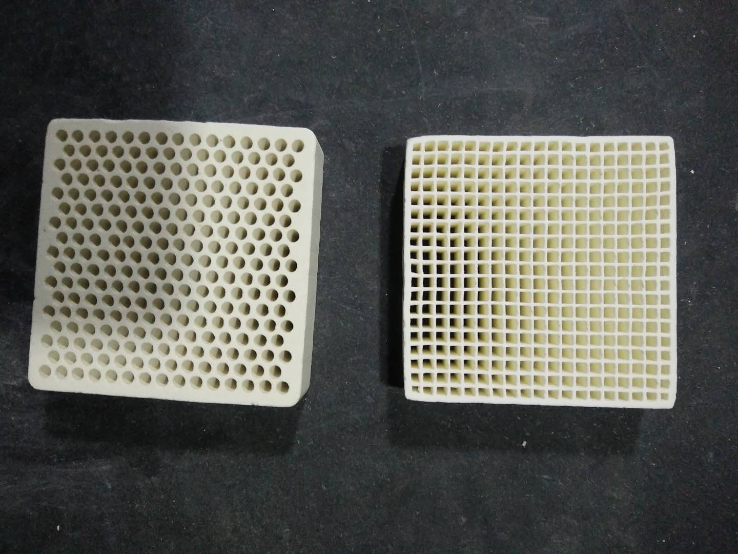 陶瓷过滤网耐高温，重庆市铸造过滤网厂家 铸铁过滤网广西图片