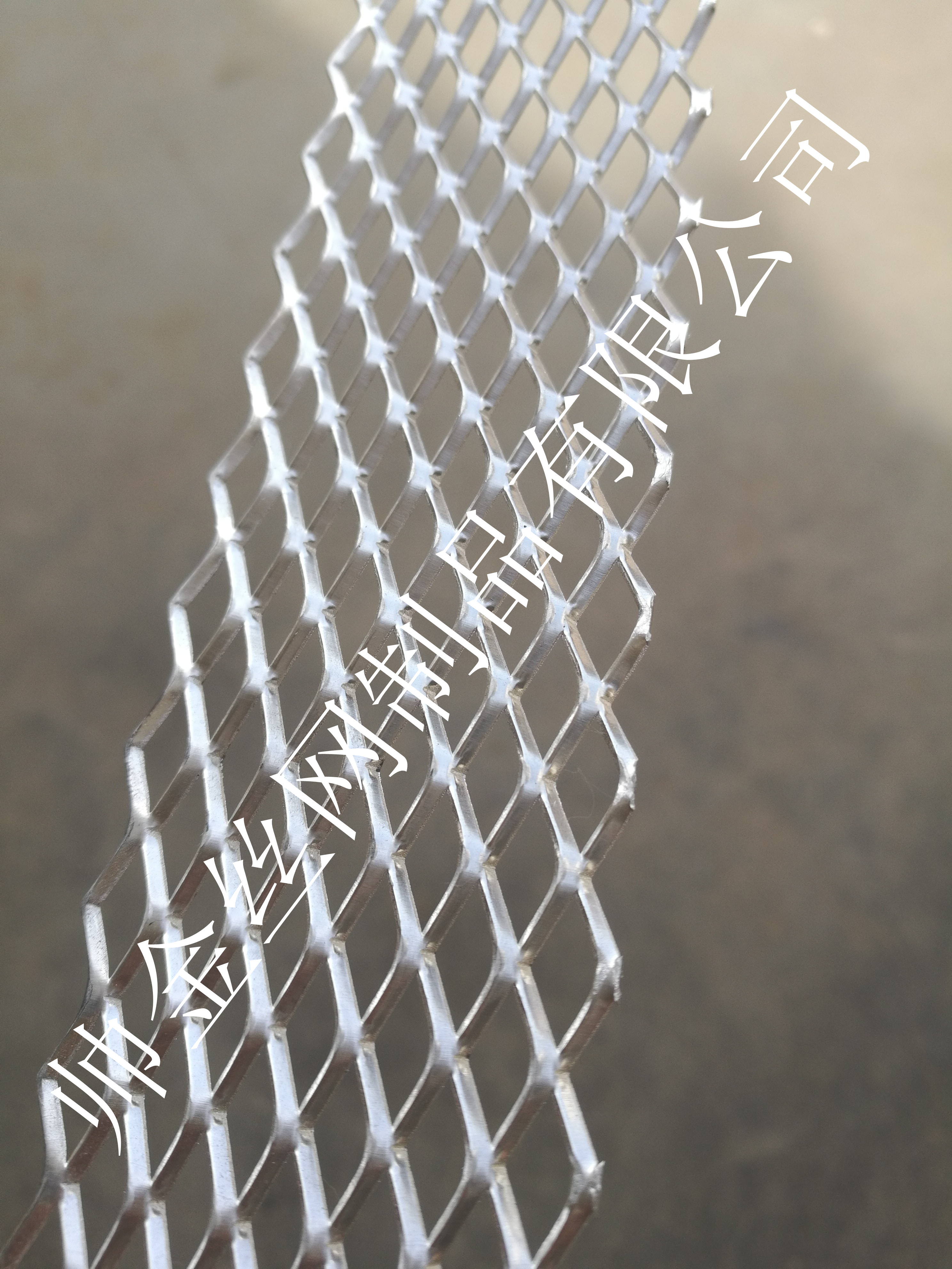 幕墙装饰铝板网厂家,防锈铝板网,菱形铝丝网厂家,批发菱形铝板网,北京雄安装饰铝网吊顶图片