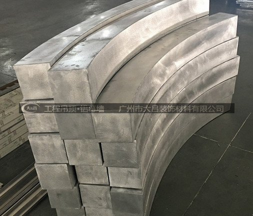 木纹焊接铝方通  弧形铝方管  焊接弧形铝方管