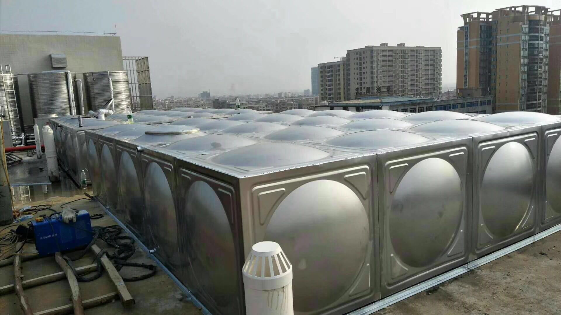 广东惠州不锈钢卧式保温水箱厂家 组装式方形保温水箱定做 地埋式圆形保温水箱描述  生活方形保温水箱