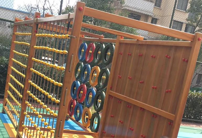 幼儿园儿童滑梯 户外感统训练器材木制爬网荡桥平衡木独木桥玩具