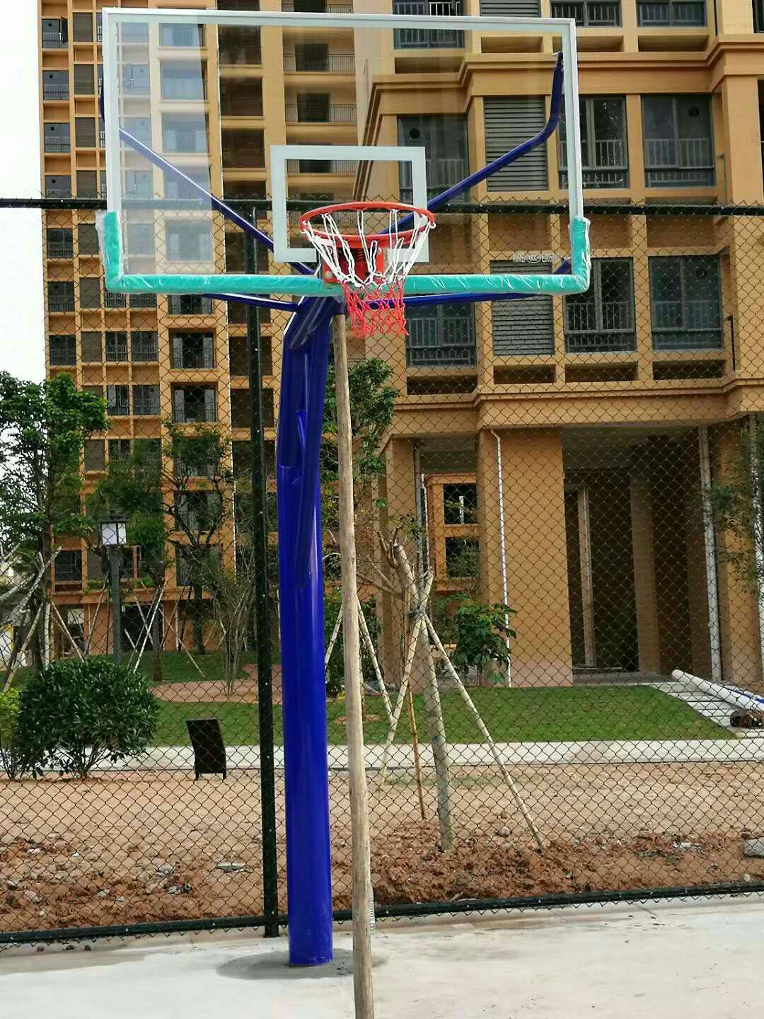 深圳旭健圆管篮球架定做 公园球架子现场安装图片 厂家热销篮球架子