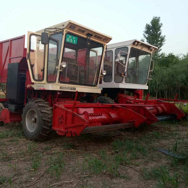 山东青储机价格行情 厂家直销自走式大型玉米秸秆收割机规格型号图片