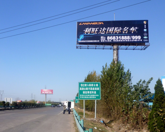青海高速双面广告牌  镀锌广告塔定做价格  内蒙古高炮广告牌图片