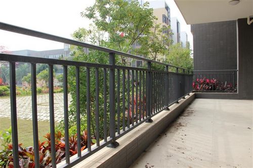 滨州阳台玻璃栏杆，仿木纹阳台护栏，喷塑阳台栏杆，热镀锌露台围栏