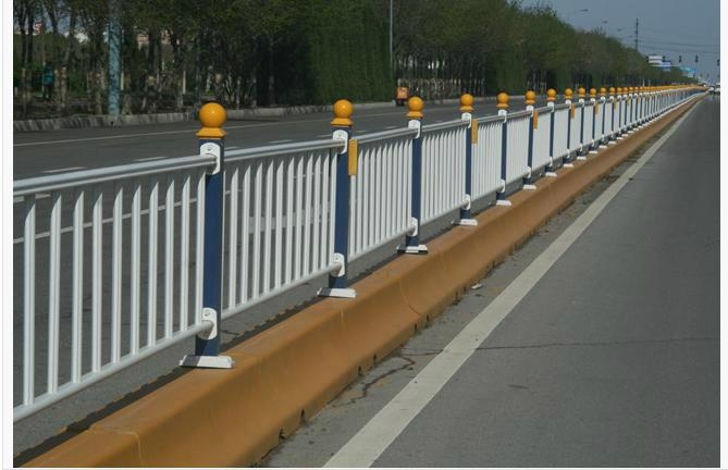忻州市政道路隔离栏，仿竹道路护栏，京式交通防护栏，锌合金交通围栏好听的排箫图片