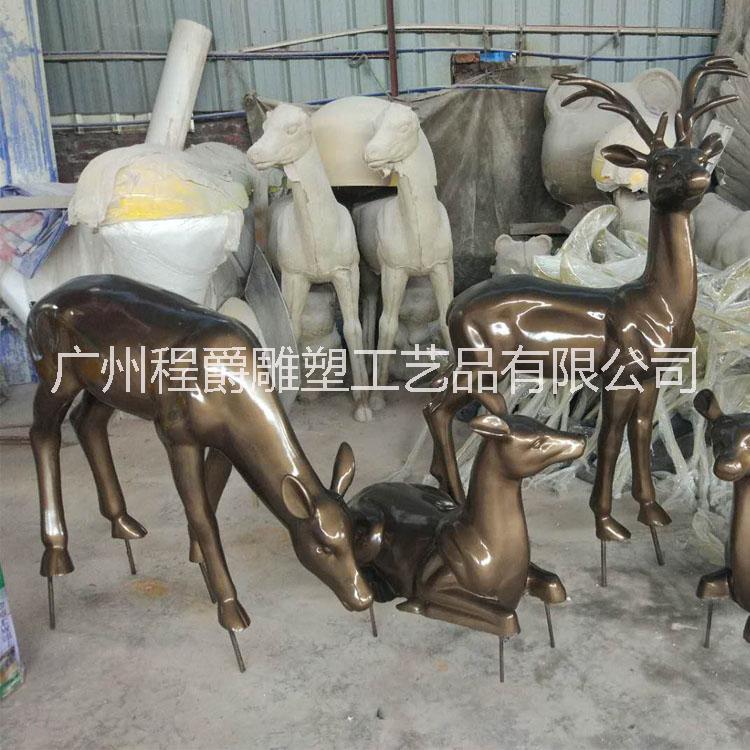 广州雕塑厂家现货热卖 玻璃钢仿真古铜鹿雕塑 园林景区小品雕塑 别墅小区绿地动物摆件图片