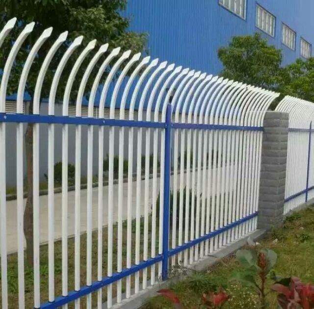 青岛京式道路防护栏，烤漆围墙护栏批发