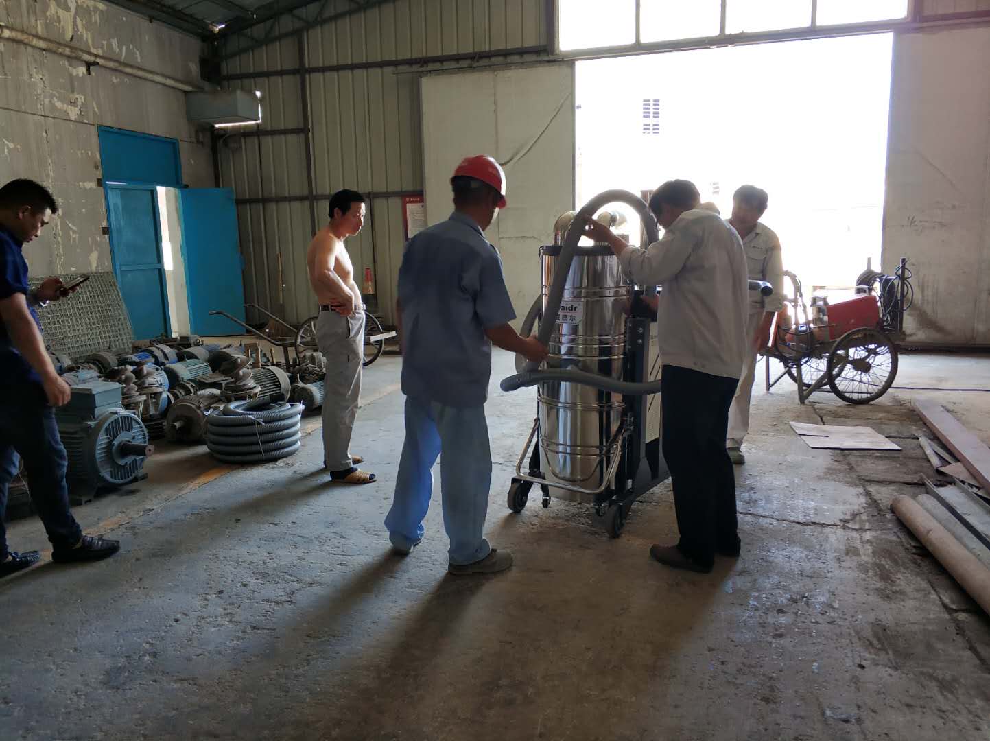 钢铸车间用自动反吹工业吸尘器 移动式大吸力吸尘设备 上海工业吸尘器厂家销售图片