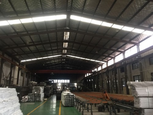 上海青浦工业铝型材挤压厂 大截面高难度铝型材加工