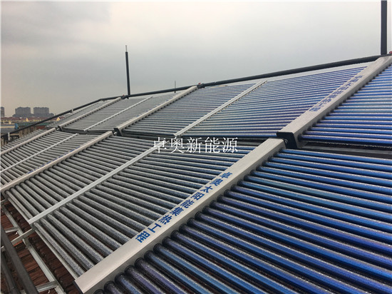 江阴家具厂宿舍洗浴3吨太阳能加5匹空气能热水系统工程