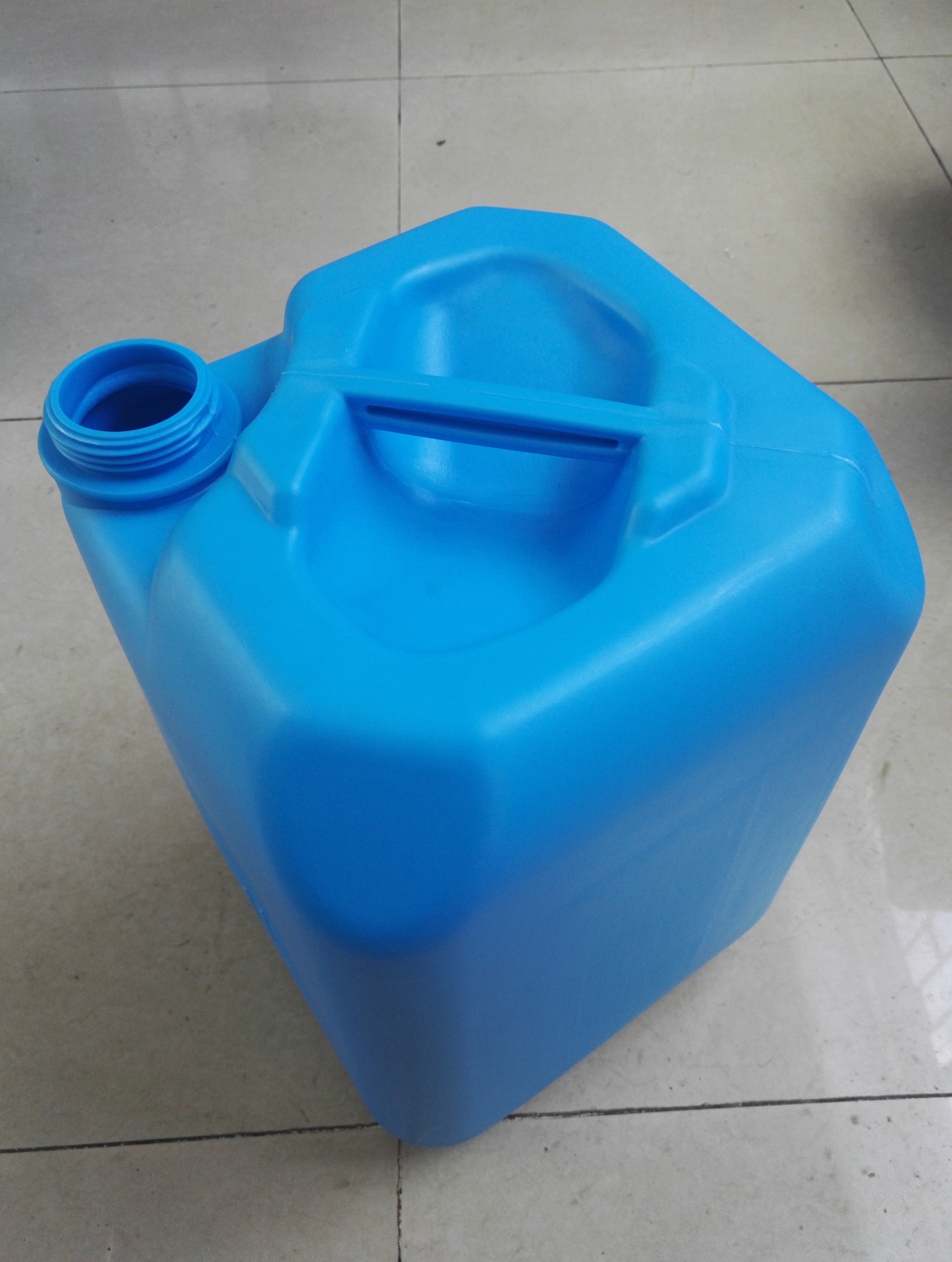 供应广州20L对角桶化工桶UN胶桶耐酸碱PE桶图片